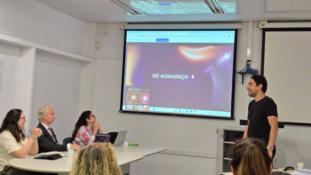 Emilio Alves DON em defesa da tese Opinião Algorítmica na ECA-USP